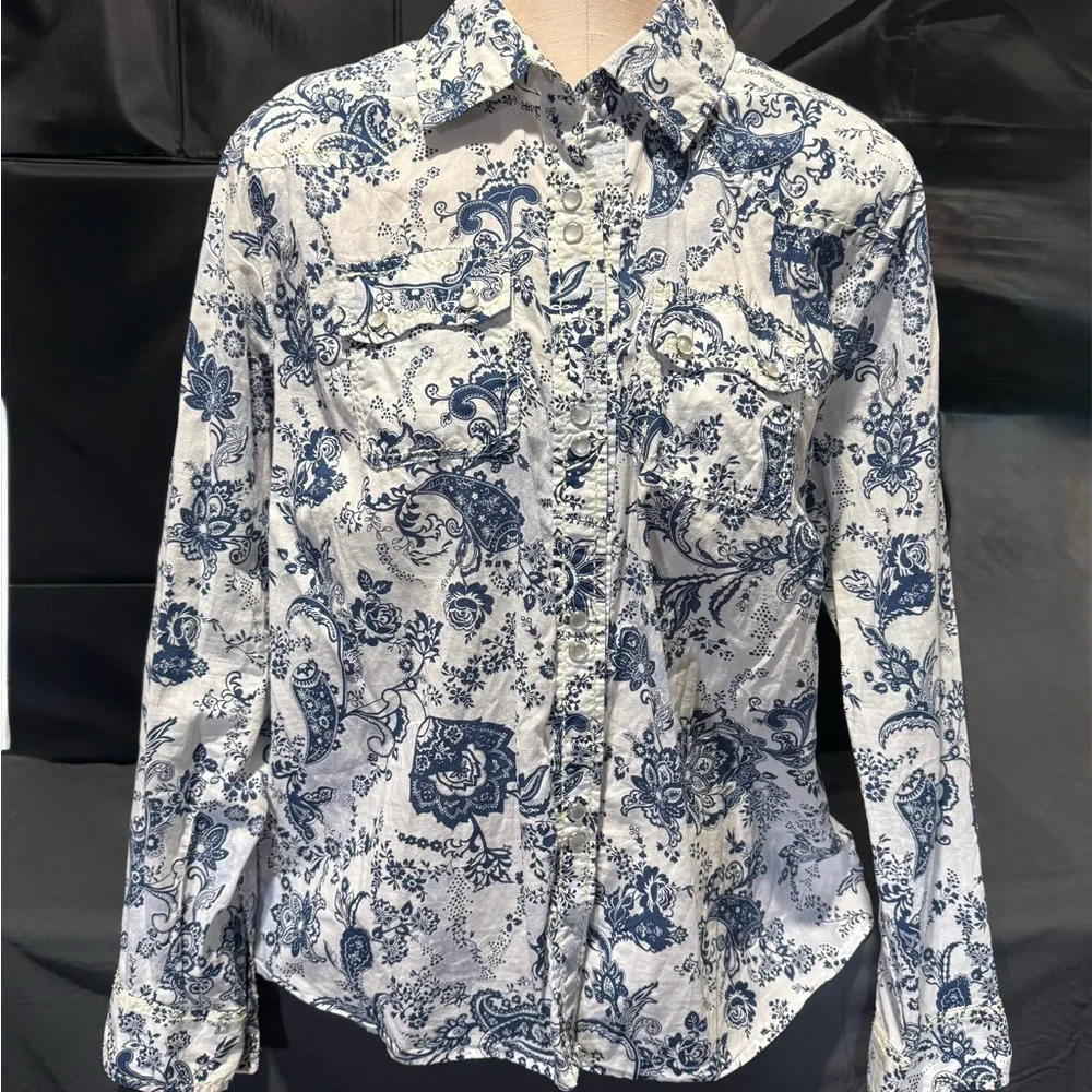 Old Navy Blue and White Long Sleeve Button Down Shirt - Picture 1 of 4